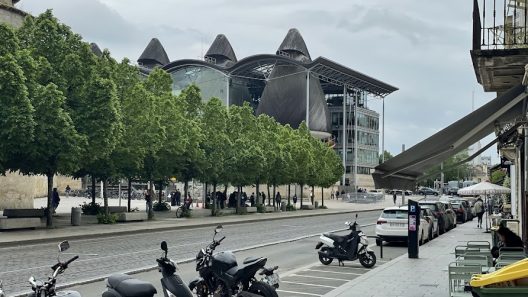 Préfecture de la Gironde visée par des dégradations nocturnes : un homme condamné en comparution immédiate