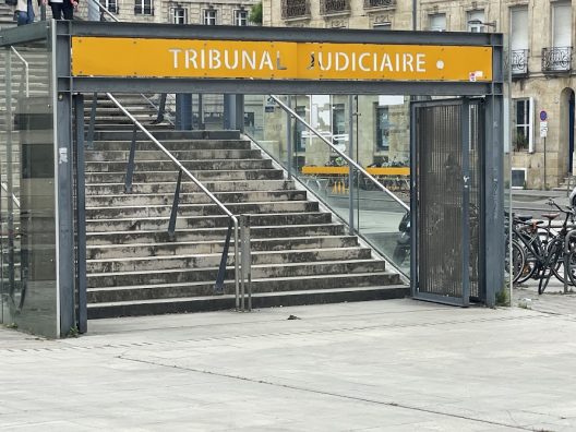 Agressions sexuelles incestueuses : un septuagénaire arcachonnais jugé et condamné à Bordeaux