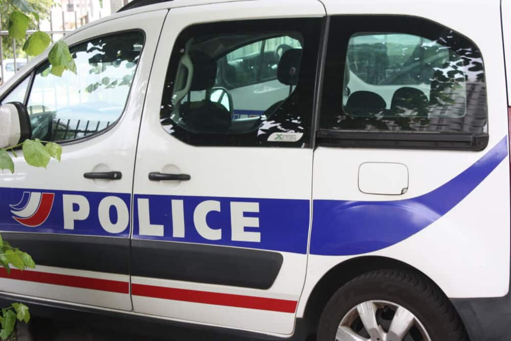 Chaos à Lormont : un café dévasté par une attaque éclair