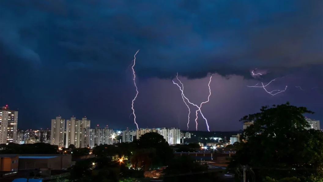 Prévisions météo : Orages violents et mer dangereuse, la Gironde placée sous double alerte