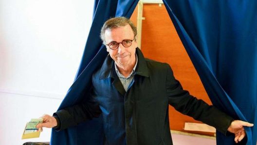 Municipales 2026 à Bordeaux : le maire en exercice entre officiellement dans la course, Pierre Hurmic confirme sa candidature