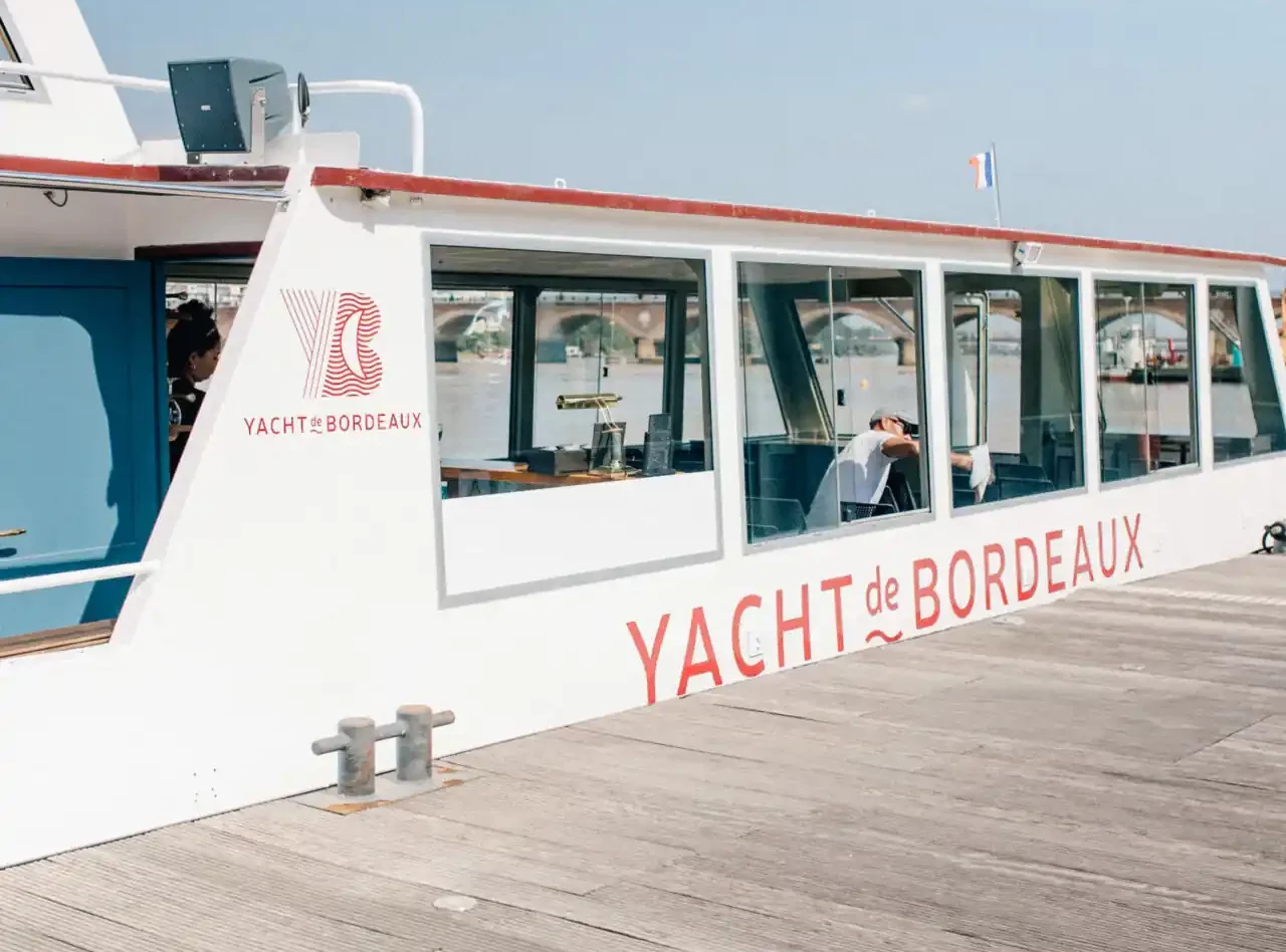 Litige fluvial sur la Garonne : Yacht de Bordeaux autorisé, Croisières Burdigala déboutées par le tribunal