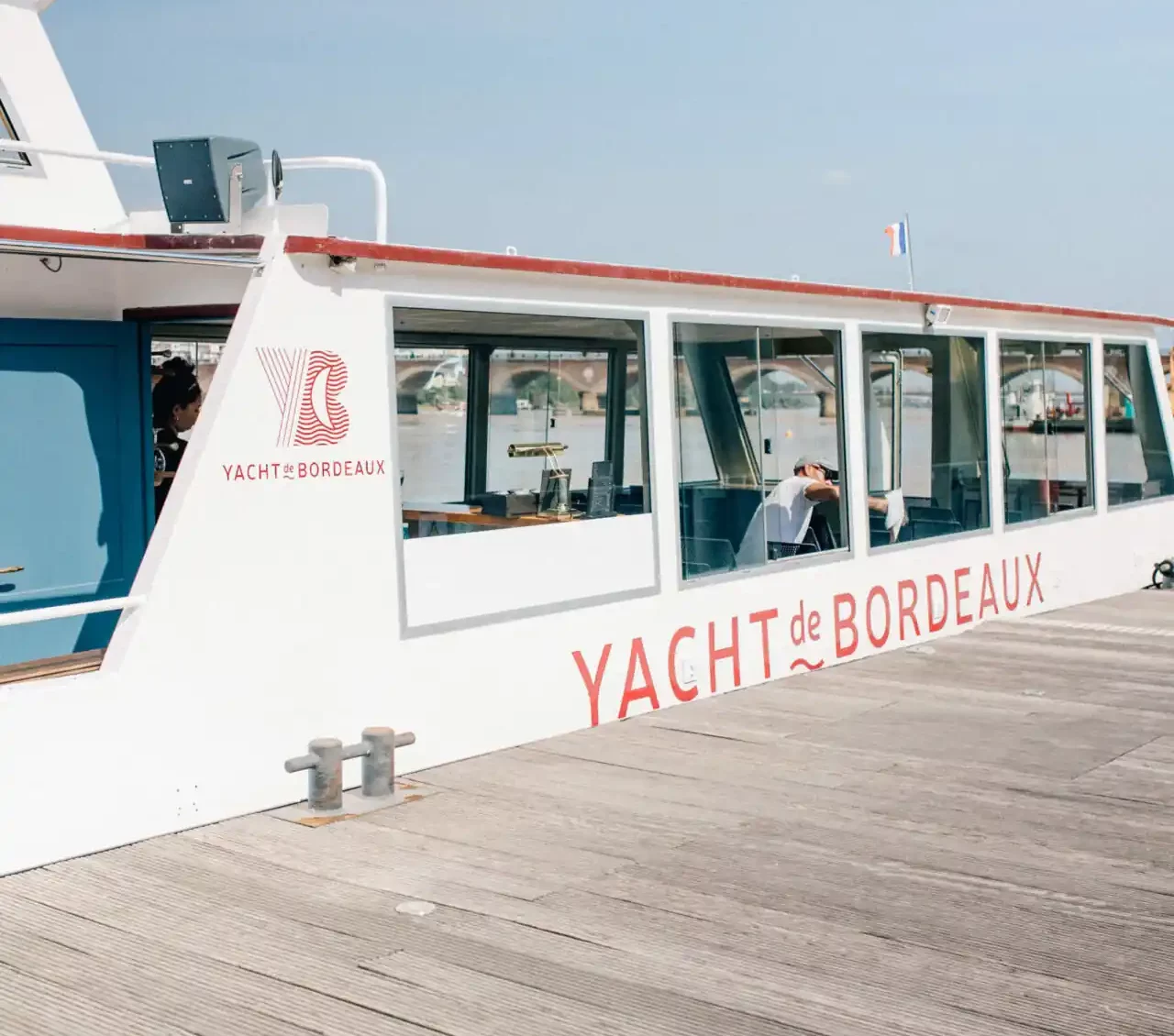 Litige fluvial sur la Garonne : Yacht de Bordeaux autorisé, Croisières Burdigala déboutées par le tribunal
