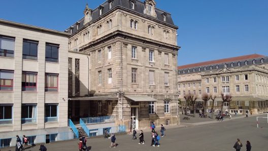 Accusations de crimes sexuels sur élèves à Bordeaux : un enseignant renvoyé devant la justice