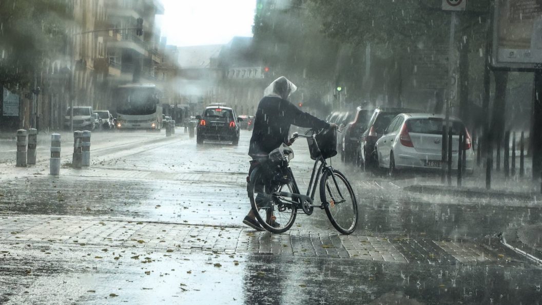 Météo à Bordeaux et en Gironde : vents violents, orages et crues annoncés ce week-end