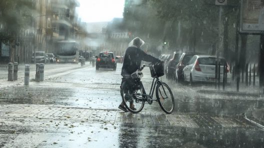Météo à Bordeaux et en Gironde : vents violents, orages et crues annoncés ce week-end