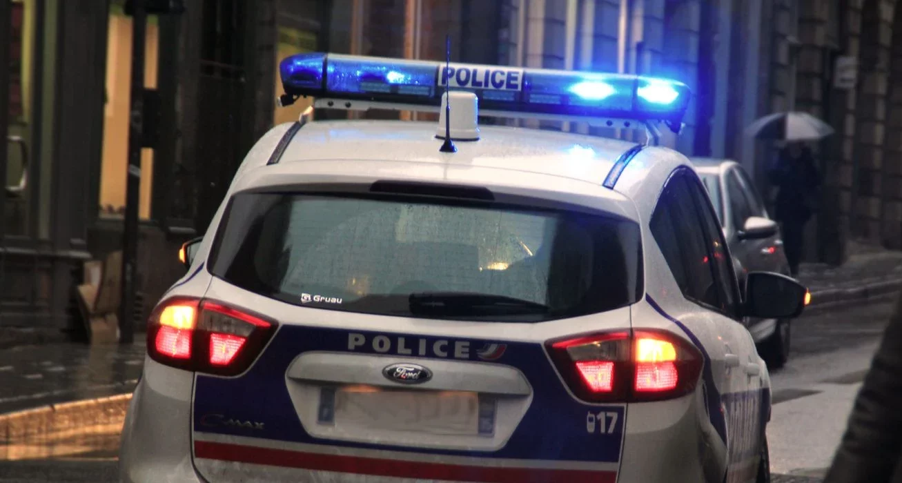 Rue Saint-Rémi à Bordeaux : une intervention policière après une violente altercation