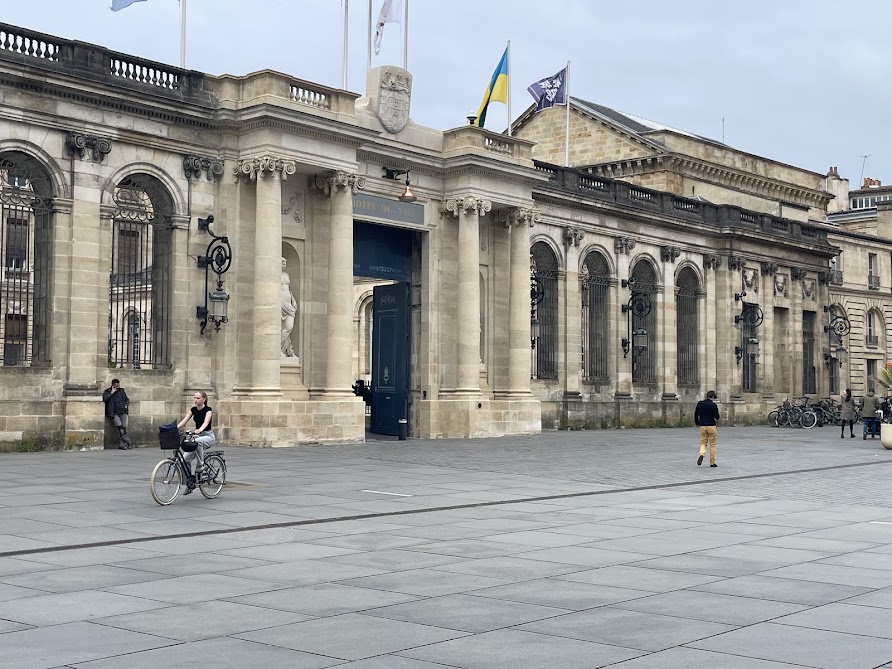 Urbanisme : bras de fer juridique autour d’un chantier bordelais, le tribunal suspend la décision du maire Pierre Hurmic