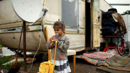 Artigues-près-Bordeaux : un campement rom au cœur d’un imbroglio juridique