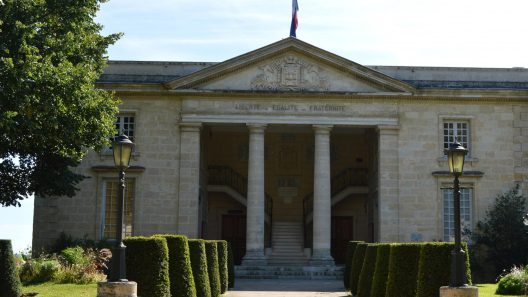 Castillon-la-Bataille : explosion de haine numérique et menaces de mort, un maire pris pour cible