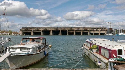 Une pétition demande des garde-corps aux bassins à flot