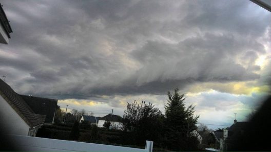 Rafales puissantes et instabilité généralisée : la Gironde balayée par une météo instable