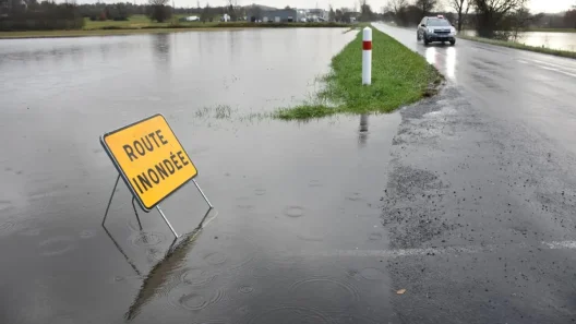 Tempête Nils : trafic fortement perturbé et routes départementales fermées après les intempéries