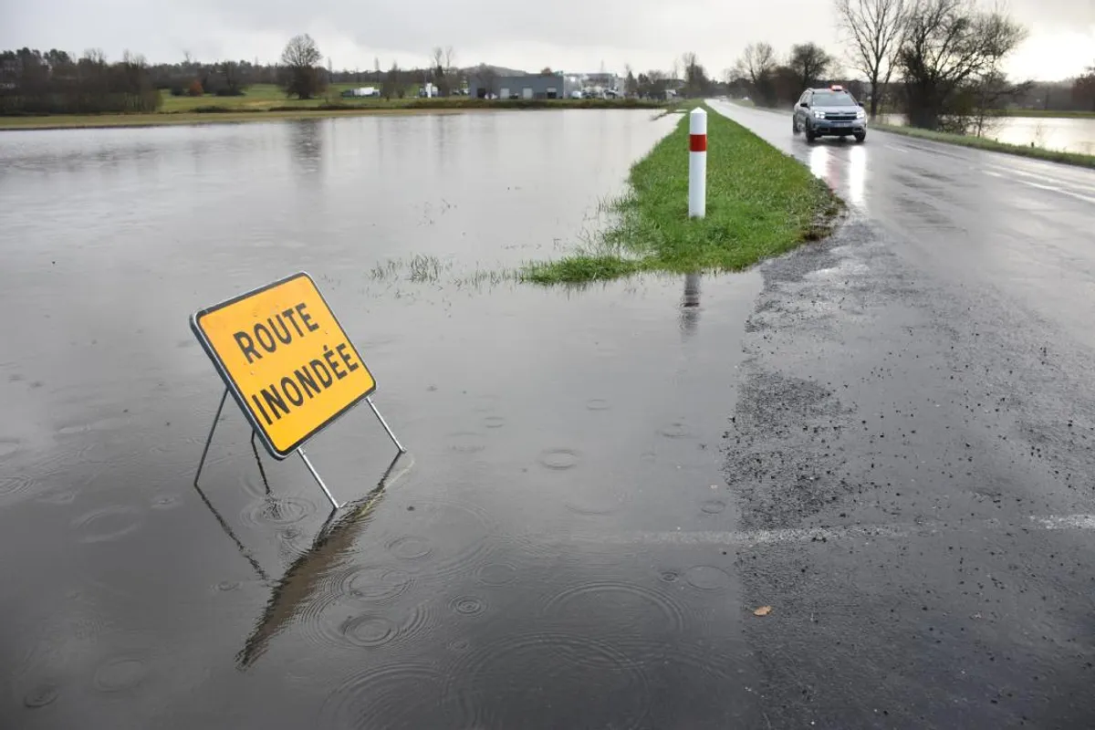 Tempête Nils : trafic fortement perturbé et routes départementales fermées après les intempéries