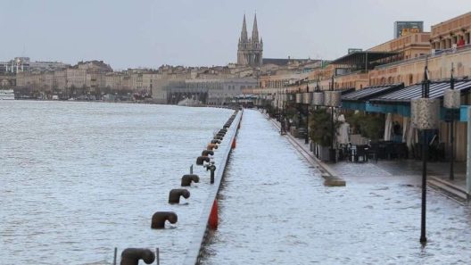 Tempête Pedro : montée des eaux à Bordeaux, le quartier de Bacalan se prépare à la crue
