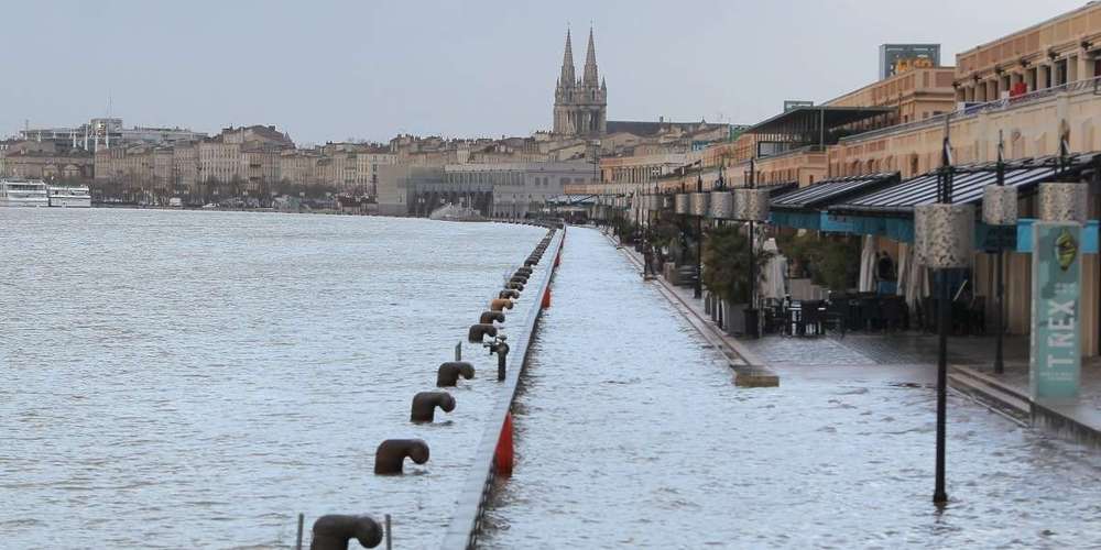 Tempête Pedro : montée des eaux à Bordeaux, le quartier de Bacalan se prépare à la crue