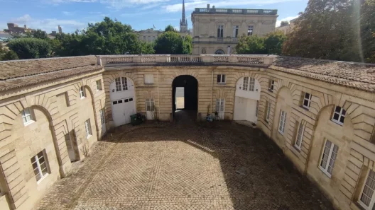Bordeaux : la municipalité acte la cession de l'Hôtel de Basquiat, un bâtiment historique devenu trop contraignant