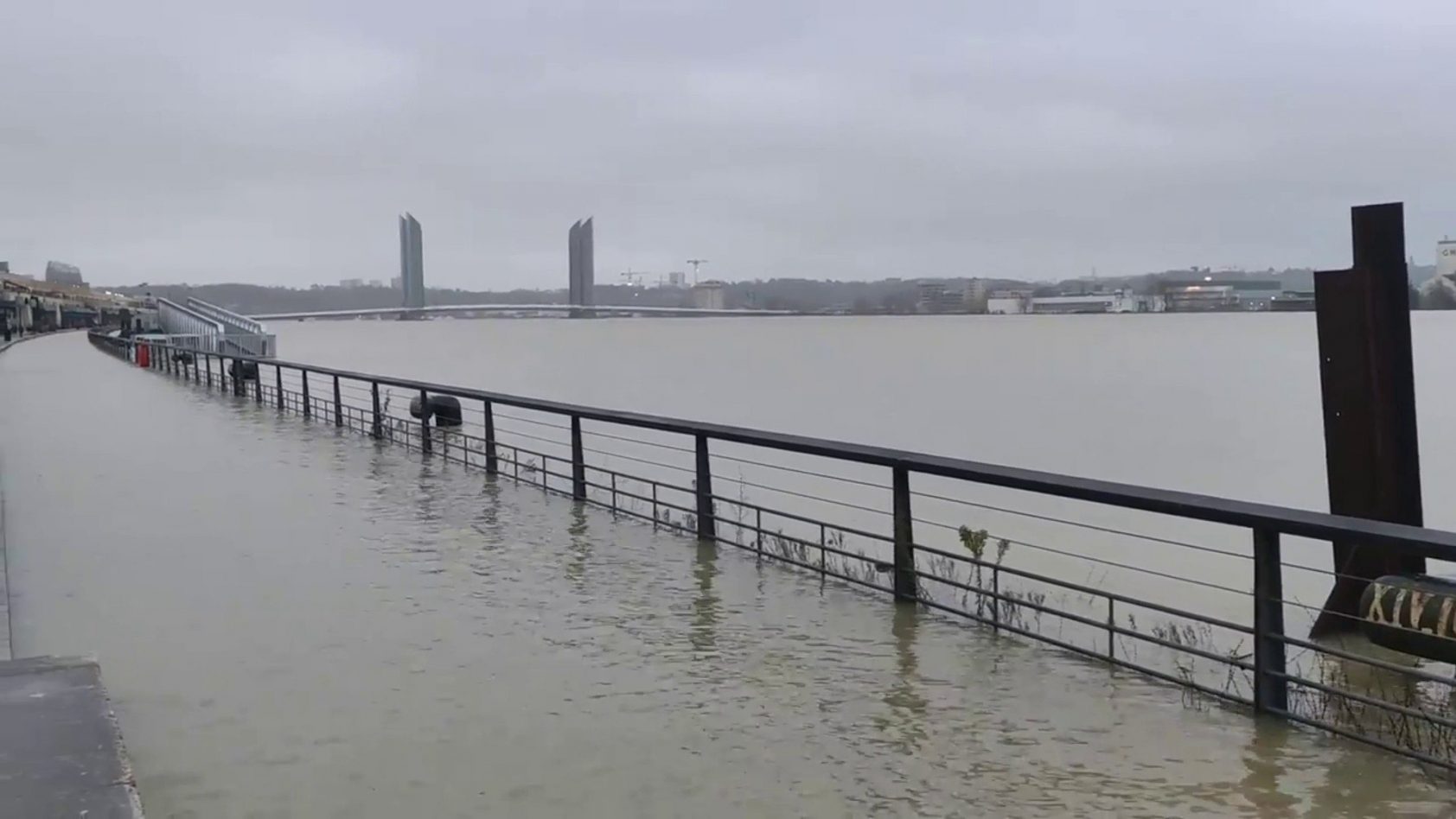 Bordeaux anticipe des submersions ponctuelles en bord de fleuve