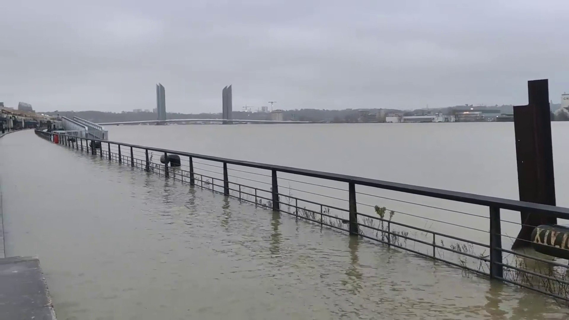 Bordeaux anticipe des submersions ponctuelles en bord de fleuve