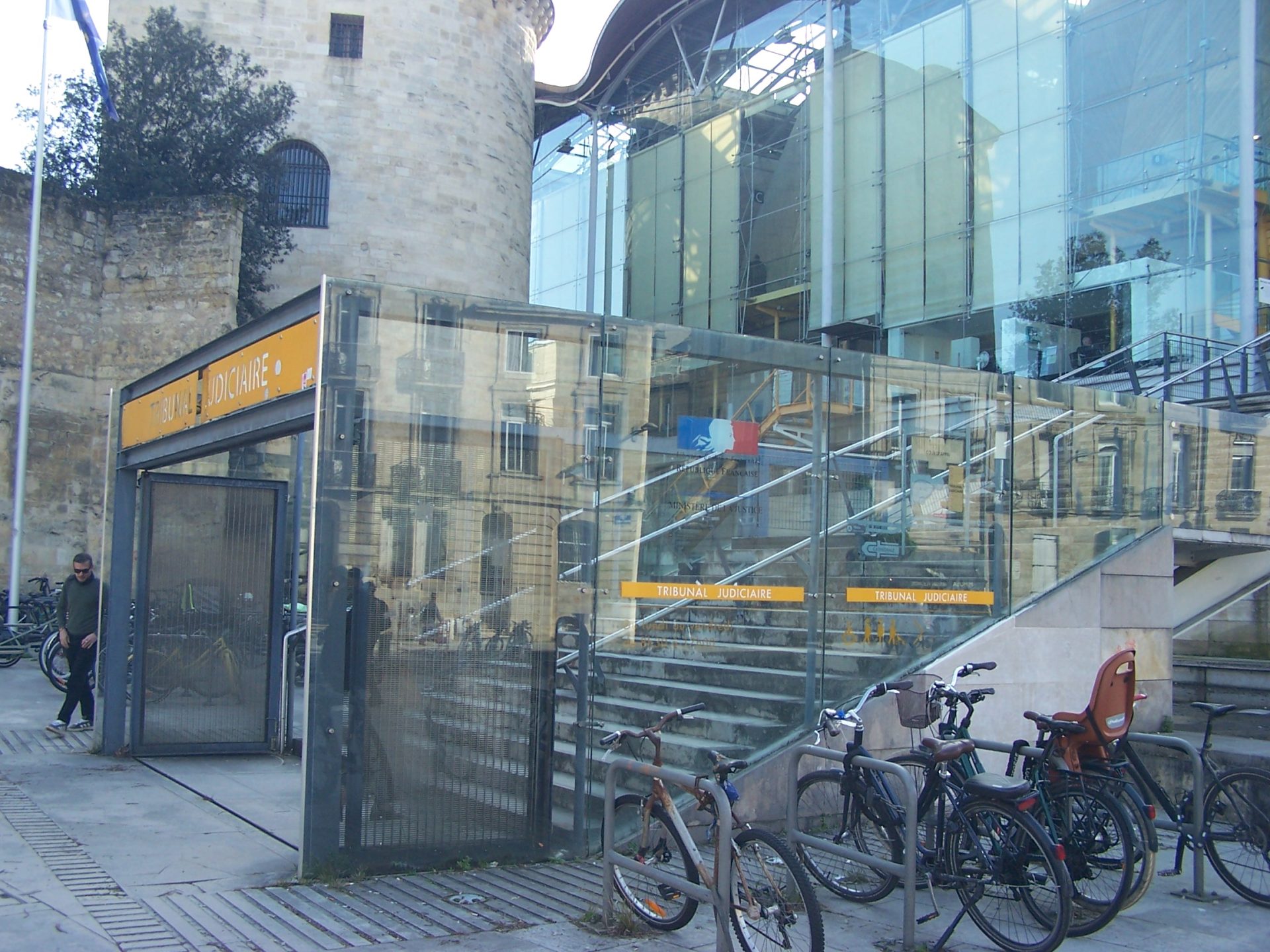 Mérignac : la justice confirme le licenciement d’un agent municipal condamné pour violences conjugales