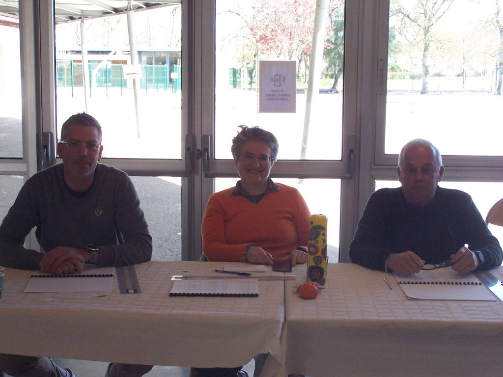 Parempuyre vote pour les municipales 2026 : Jennyfer Michalak aperçue au bureau de vote