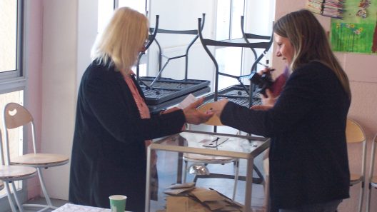 Parempuyre vote pour les municipales 2026 : Jennifer MICHALAK aperçue au bureau de vote