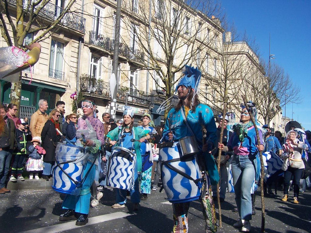 Bordeaux : le Carnaval des 2 Rives embrase la ville pour sa 30ᵉ édition