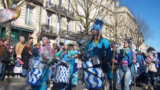 Bordeaux : le Carnaval des 2 Rives embrase la ville pour sa 30e édition