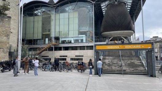 Réseaux criminels et failles policières : la justice tente de démêler l’affaire contre l’ancien chef antidrogue