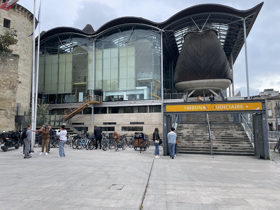 Réseaux criminels et failles policières : la justice tente de démêler l’affaire contre l’ancien chef antidrogue