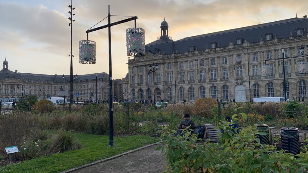 Éclairage public à Bordeaux : la Bourse au cœur des négociations