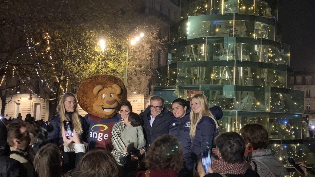 Le sapin de Noël en verre de Pierre Hurmic vendu sur Leboncoin, clin d’œil aux élections