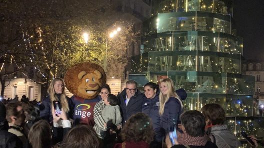 Le sapin de Noël en verre de Pierre Hurmic vendu sur Leboncoin, clin d’œil aux élections