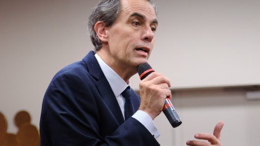 Municipales à Bordeaux : le retrait de Philippe Dessertine secoué par des soupçons de pressions