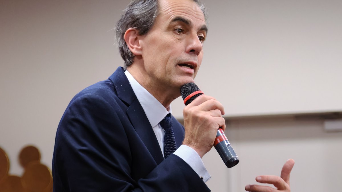 Municipales à Bordeaux : le retrait de Philippe Dessertine secoué par des soupçons de pressions