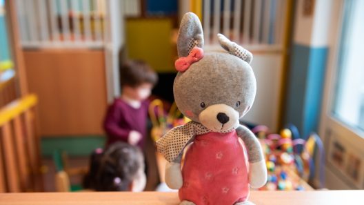 Protection de l’enfance Gironde : pressions sur les équipes face aux restrictions budgétaires