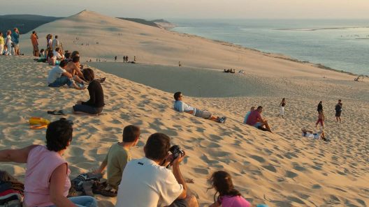 La dune du Pilat accueille à nouveau son escalier saisonnier