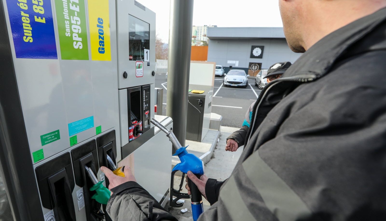 Blocage du détroit d’Ormuz : quelles répercussions possibles pour les ménages et les entreprises françaises ?