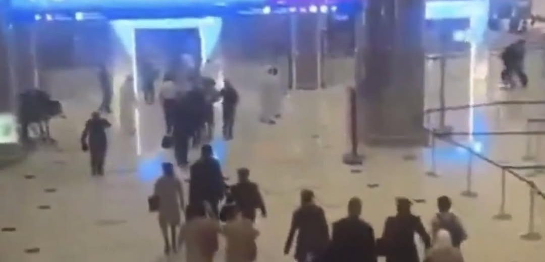 Missiles et drones iraniens : Dubaï renforce sa vigilance après un incident à l’aéroport international de Dubaï