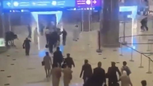 Missiles et drones iraniens : Dubaï renforce sa vigilance après un incident à l’aéroport international de Dubaï