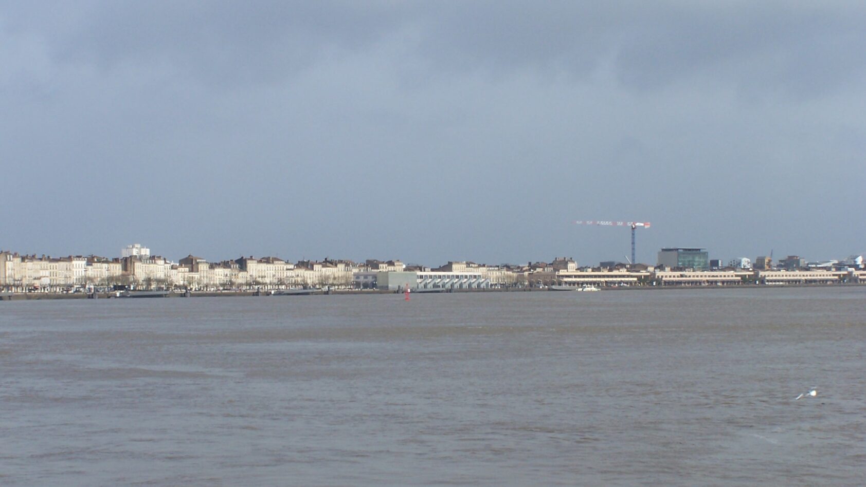 Acte de bravoure à Bordeaux : une jeune femme récupérée in extremis dans la Garonne