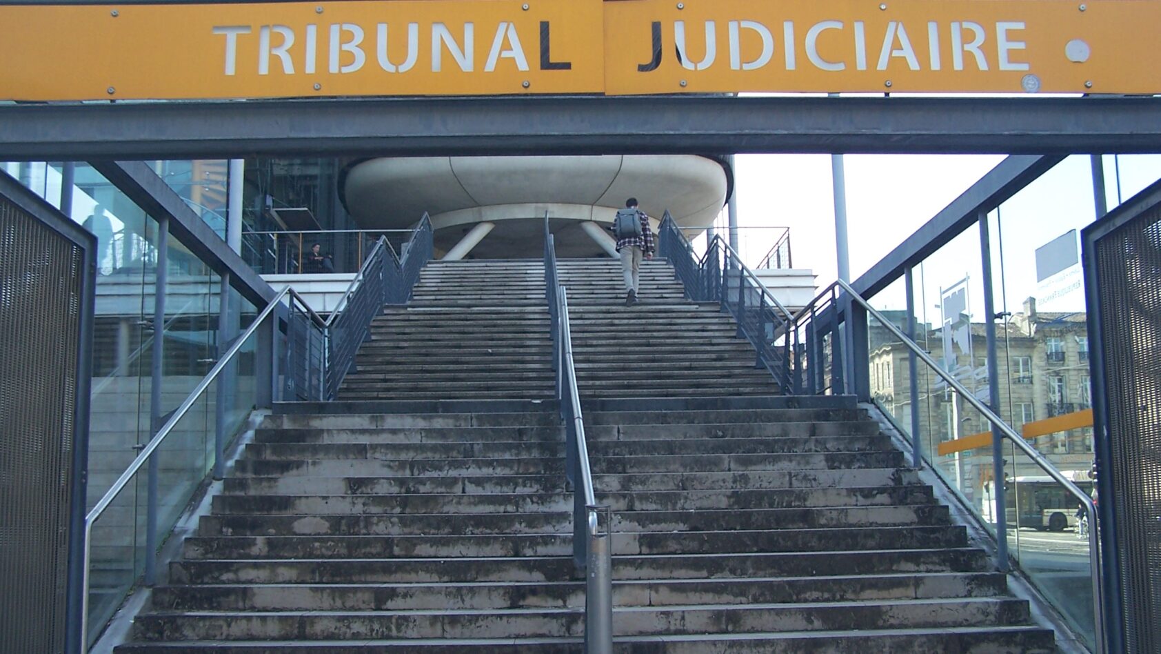 Bordeaux : une affaire de proxénétisme sur mineure devant le tribunal correctionnel