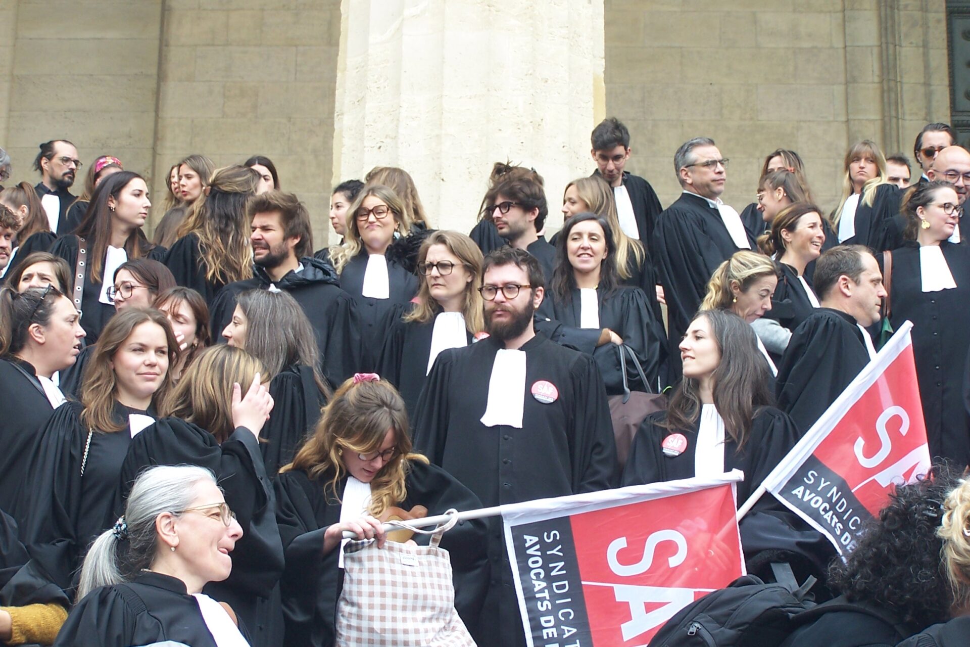 Bordeaux : les avocats poursuivent leur mobilisation contre la réforme du plaider-coupable