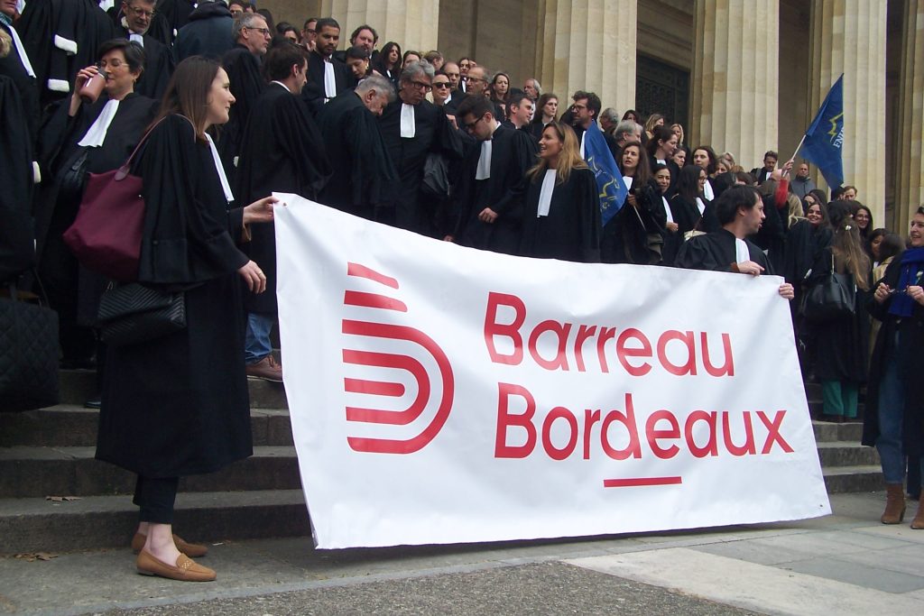 Grève des avocats à Bordeaux : le barreau entre en résistance contre la réforme Darmanin