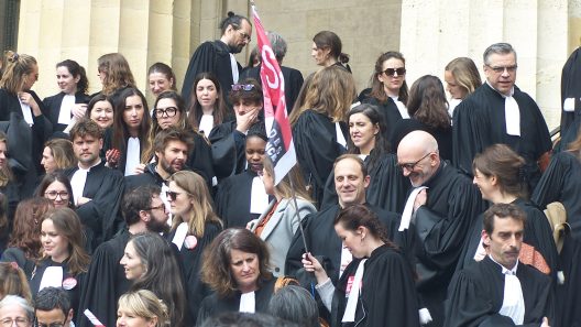 Avocats en grève à Bordeaux : silence dans les salles d’audience, sauf là où ça compte