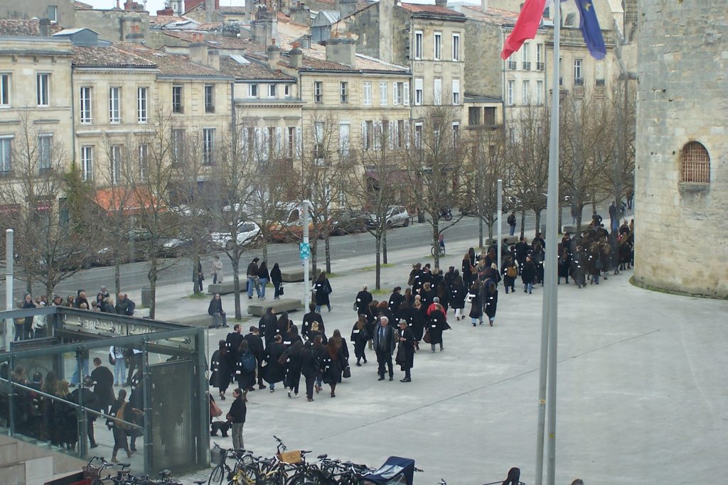 Grève des avocats à Bordeaux : le barreau entre en résistance contre la réforme Darmanin