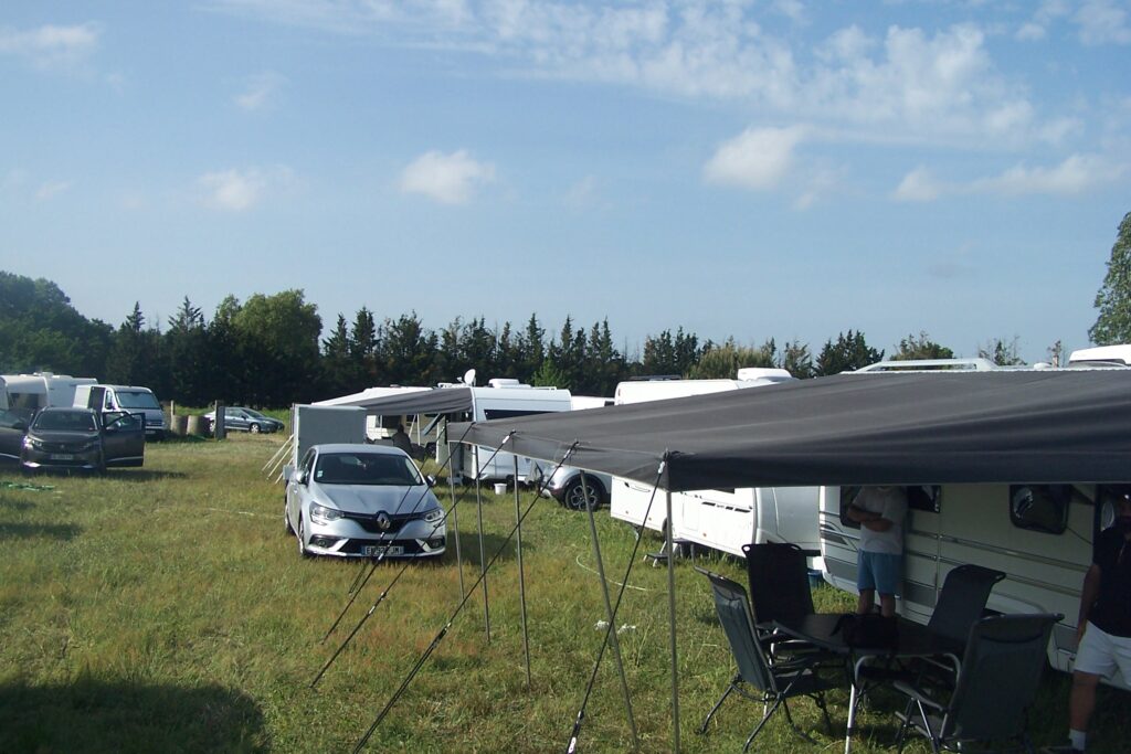 Parempuyre : « On a l'impression d'être des sous-citoyens, obligés de voler nos droits » : rencontre avec les occupants du camp de caravanes à la plaine des sports