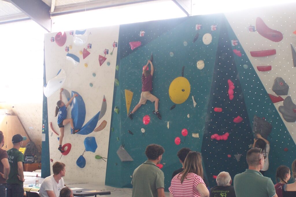 Escalade : le Gironde Blocs Challenge réunit les jeunes grimpeurs à Parempuyre