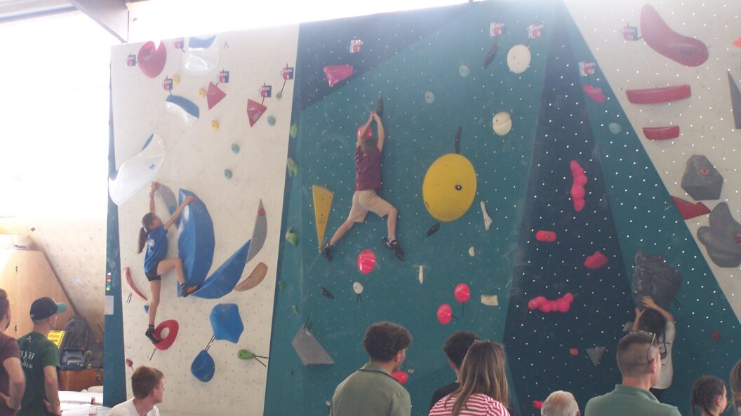 Escalade : le Gironde Blocs Challenge réunit les jeunes grimpeurs à Parempuyre