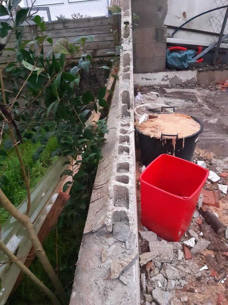 « On nous a traités comme des gens de seconde zone » : un habitant du Bouscat témoigne de son calvaire face à un mur illégal selon lui